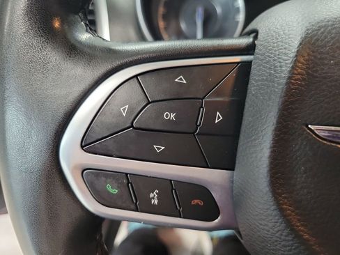 Used 2019 Chrysler 300 Touring w/ Driver Convenience Group RWD image 32