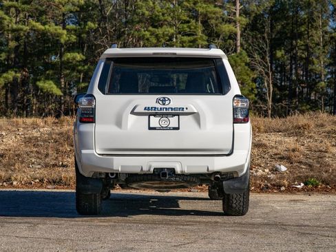 Used 2016 Toyota 4Runner SR5 Premium image 7