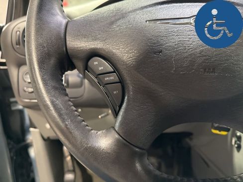 Used 2005 Chrysler Town & Country Touring w/ Leather Interior Group FWD image 14