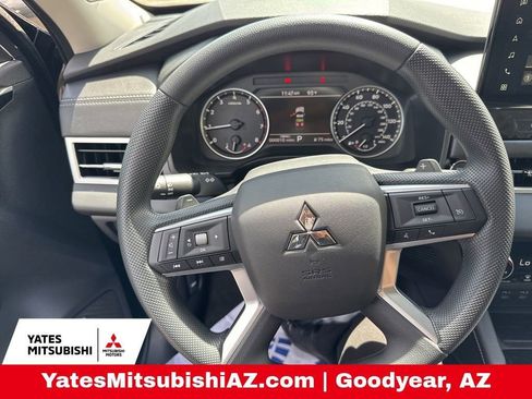 New 2026 Mitsubishi Outlander ES FWD image 11