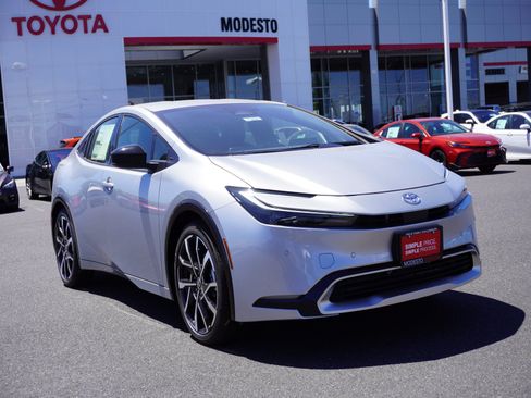 New 2026 Toyota Prius Plug-In Hybrid FWD image 1