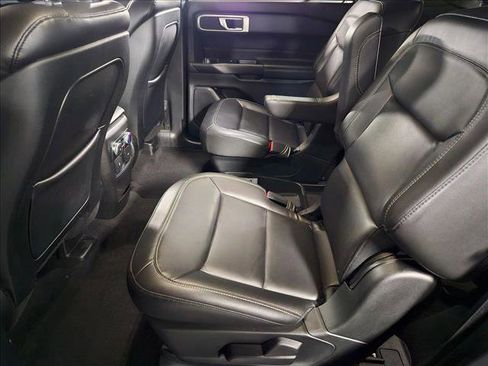 Used 2020 Ford Explorer XLT w/ Equipment Group 202A image 17