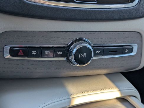 Used 2025 Volvo XC90 B6 Ultra w/ Lounge Package image 17