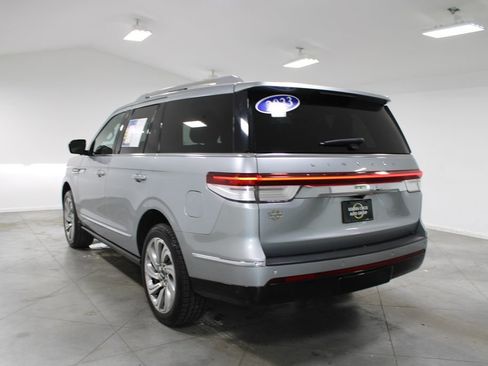 Used 2023 Lincoln Navigator Reserve AWD/4WD image 7