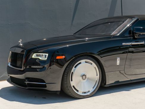Used 2019 Rolls-Royce Dawn RWD image 23