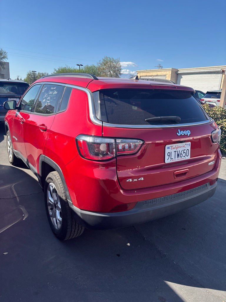 Used 2025 Jeep Compass Latitude w/ Sun & Sound Group AWD/4WD image 5