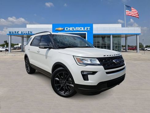 Used 2018 Ford Explorer XLT w/ Equipment Group 202A FWD image 1