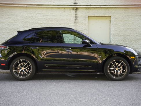 Used 2024 Porsche Macan AWD/4WD image 8