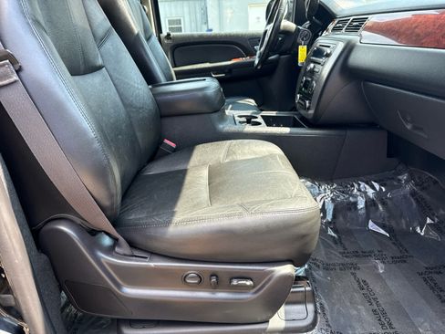 Used 2013 GMC Yukon XL SLT w/ SLT-2 Equipment Package AWD/4WD image 12