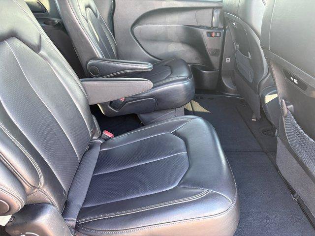 Used 2025 Chrysler Pacifica Select FWD image 13