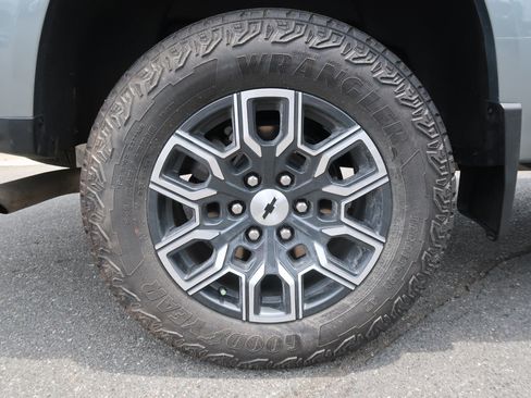 Used 2024 Chevrolet Colorado Z71 w/ Z71 Convenience Package 2 AWD/4WD image 44