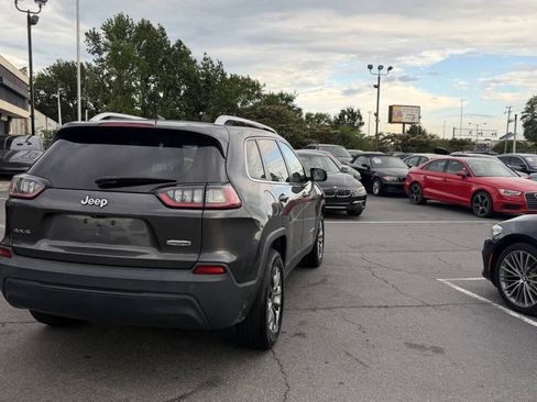 Used 2019 Jeep Cherokee Latitude Plus w/ Cold Weather Group AWD/4WD image 9