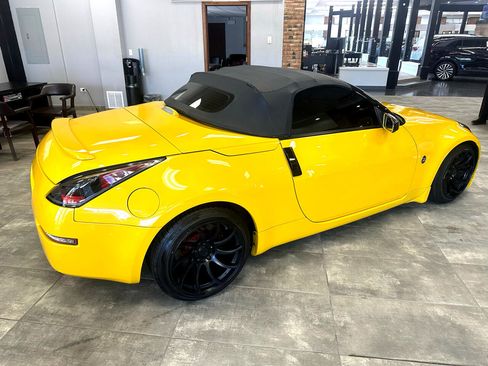 Used 2005 Nissan 350Z Touring image 5