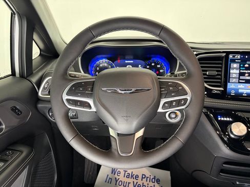 New 2026 Chrysler Pacifica Select image 15