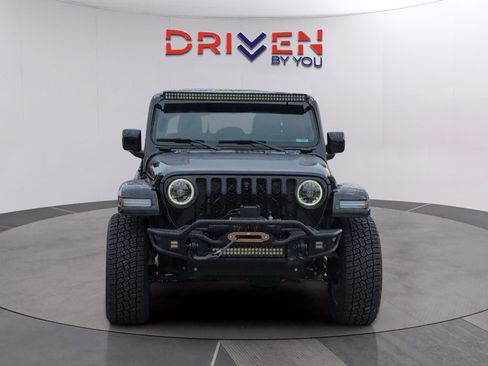 Used 2023 Jeep Gladiator Overland image 9