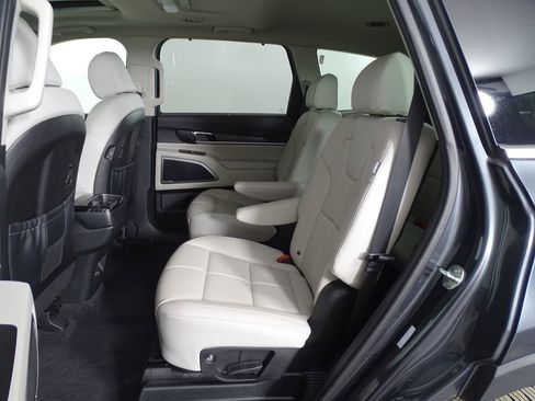 Used 2024 Kia Telluride EX w/ EX Captain's Chair Package image 13