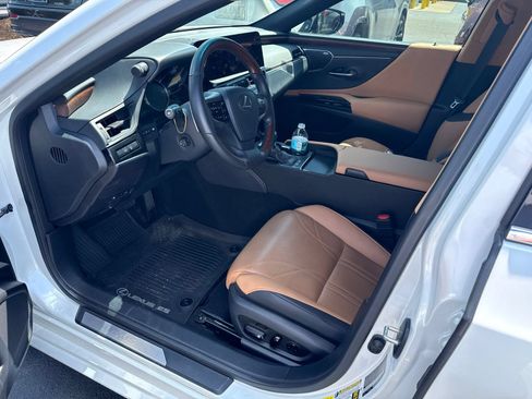 Used 2024 Lexus ES 300h Ultra Luxury w/ Accessory Package (Z2) FWD image 2