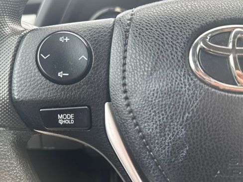 Used 2017 Toyota Corolla LE image 18