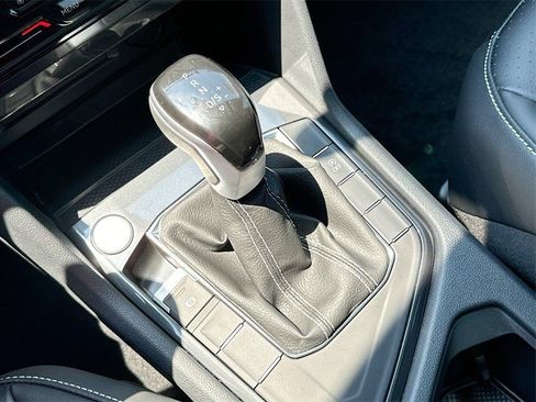 Used 2024 Volkswagen Tiguan SE FWD image 17