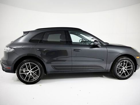 Certified 2025 Porsche Macan image 8