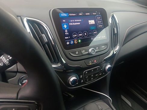 Certified 2024 Chevrolet Equinox RS FWD image 3