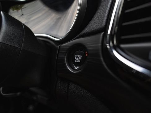 Used 2022 Jeep Grand Cherokee Laredo X image 16