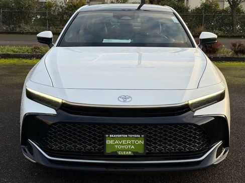 Used 2023 Toyota Crown Platinum image 8