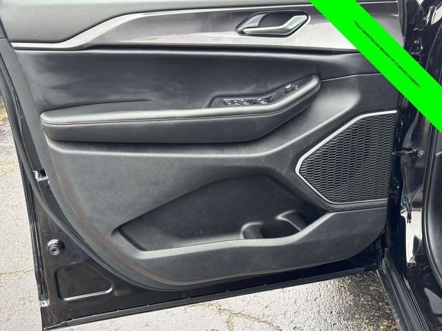 Used 2022 Jeep Grand Cherokee L Laredo w/ Luxury Tech Group I AWD/4WD image 9