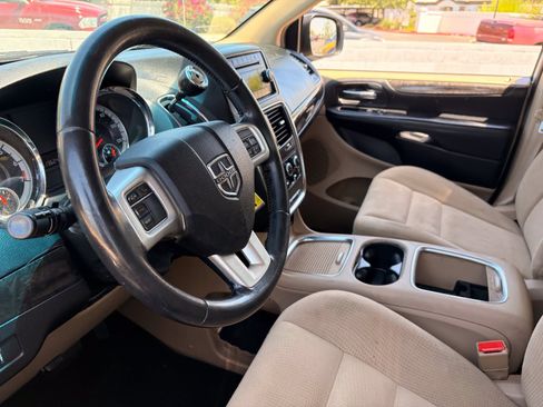 Used 2015 Dodge Grand Caravan SXT w/ UConnect Hands-Free Group FWD image 14