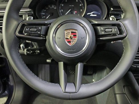 Certified 2026 Porsche Macan AWD/4WD image 22