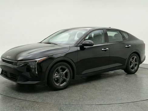 Used 2025 Kia K4 LXS image 3