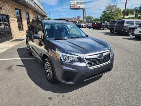 Used 2020 Subaru Forester Premium image 6