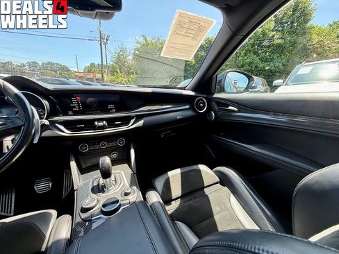 Used 2018 Alfa Romeo Stelvio Quadrifoglio w/ Driver Assist Dynamic Package AWD/4WD image 16