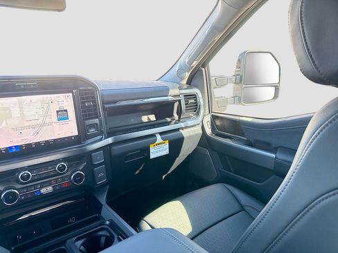 New 2026 Ford F250 Lariat w/ Black Appearance Package image 32