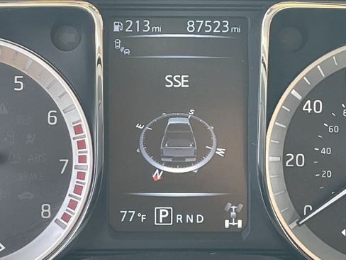 Used 2018 Nissan Titan SV w/ SV Convenience Package image 7