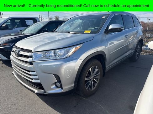 Used 2017 Toyota Highlander XLE image 1
