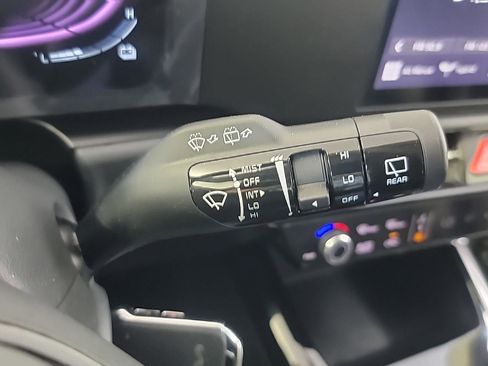 Used 2025 Kia Niro LX FWD image 26