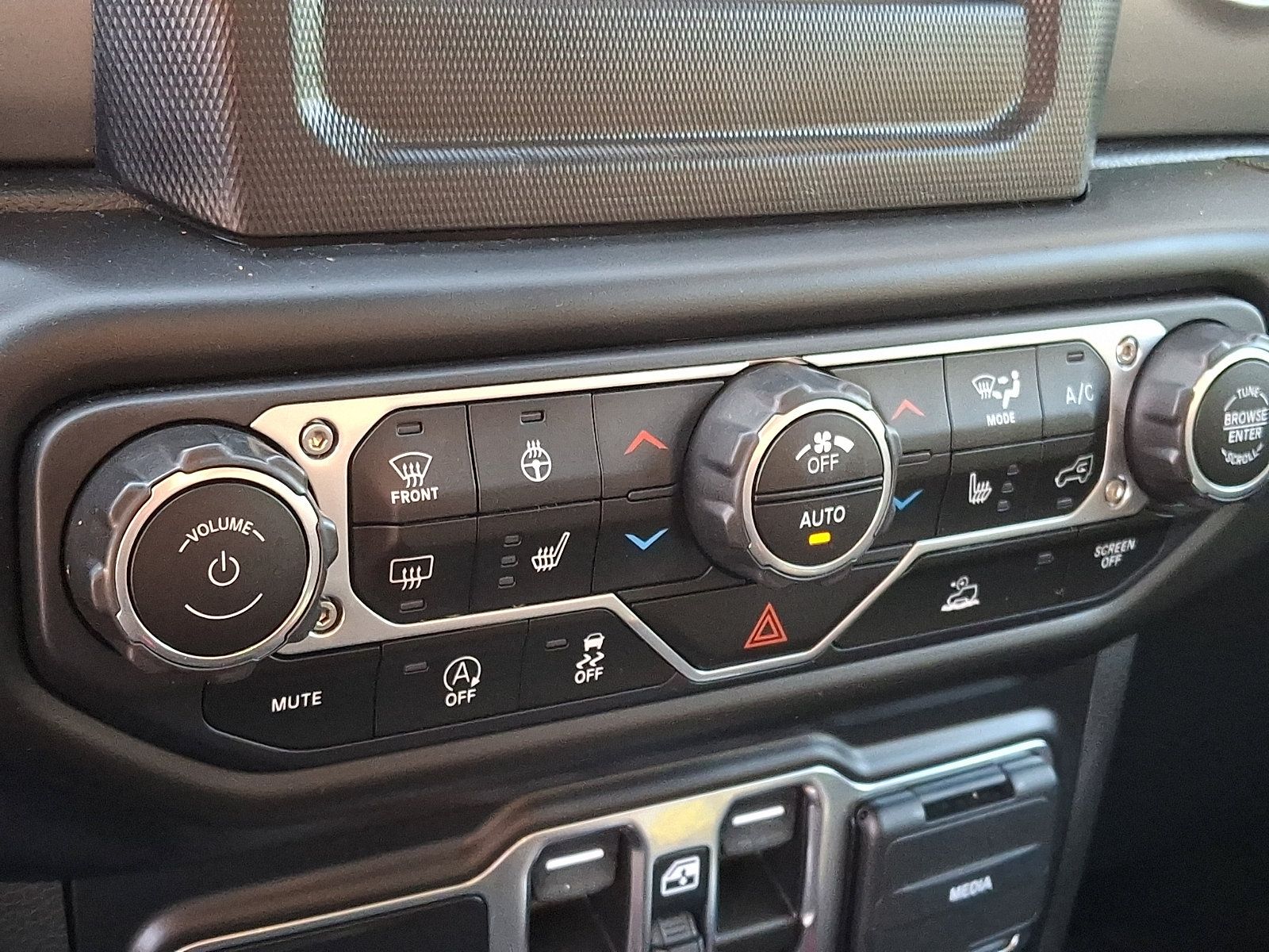 Used 2022 Jeep Wrangler Unlimited Sport AWD/4WD image 19