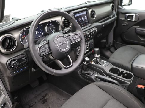 Used 2023 Jeep Wrangler Unlimited w/ Sun & Screen Package image 14