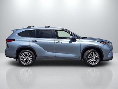 Used 2023 Toyota Highlander Platinum AWD/4WD image 3