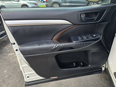 Used 2014 Toyota Highlander Plus FWD image 13