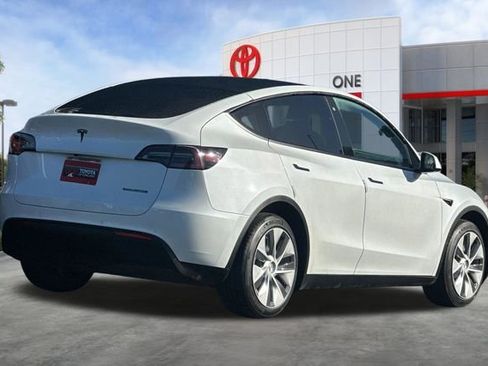 Used 2020 Tesla Model Y Long Range image 4