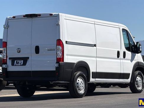 Used 2023 RAM ProMaster 2500 w/ Driver Convenience Group FWD image 4