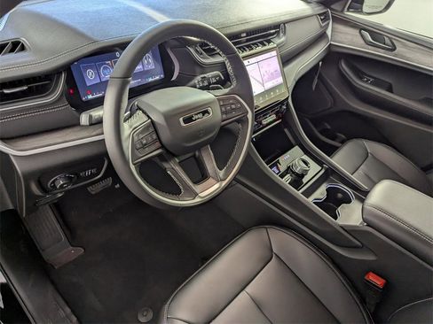 New 2025 Jeep Grand Cherokee Limited w/ Trailer Tow Package image 11