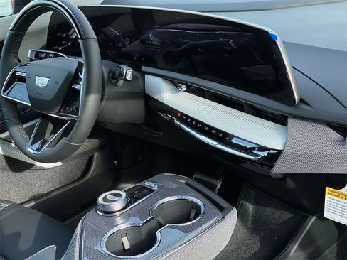 New 2026 Cadillac Optiq Luxury 1 image 44