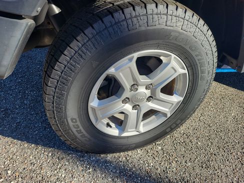 Used 2021 Jeep Wrangler Sport image 6