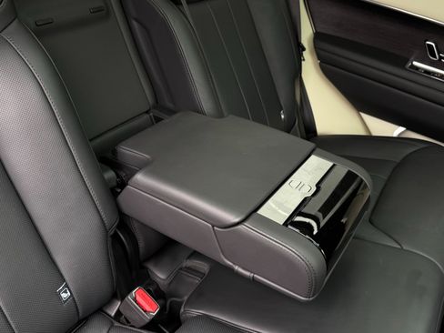 Used 2024 Land Rover Range Rover SE image 37