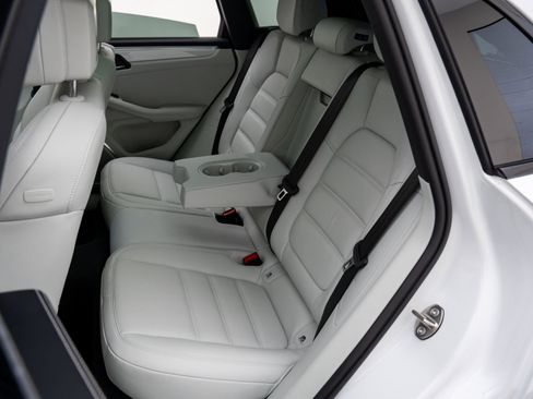 Certified 2024 Porsche Macan GTS image 17