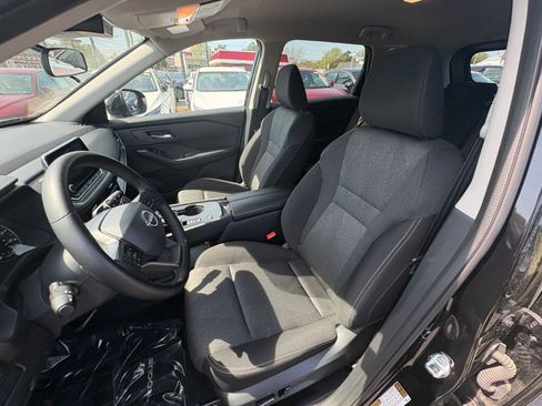 Used 2025 Nissan Rogue SV FWD image 38