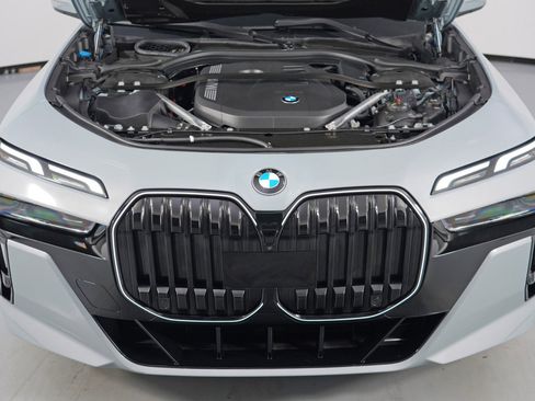 Used 2024 BMW 740i w/ Premium Package 2 image 8